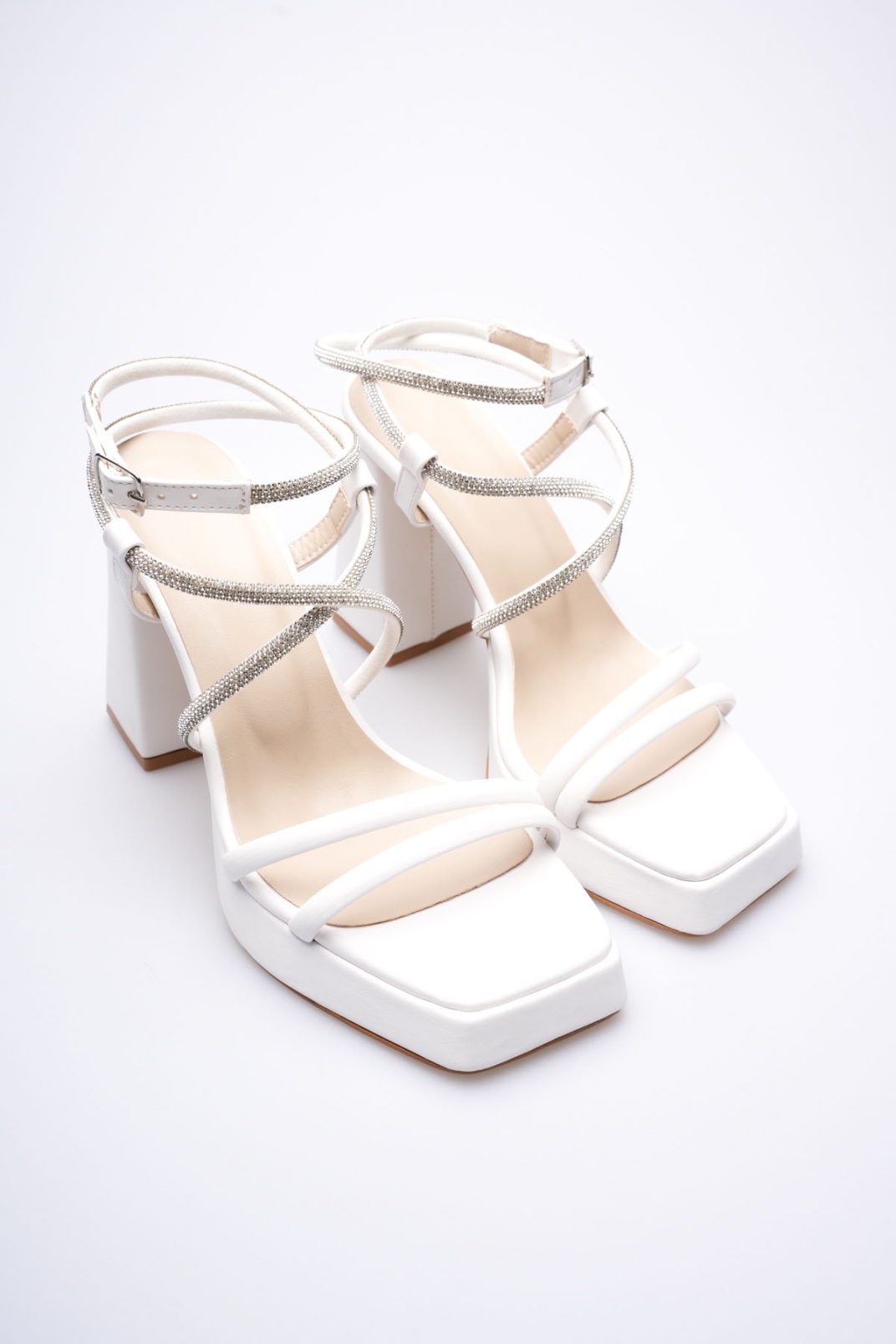 Kadın Beyaz Topuklu Sandalet TR12MY02B