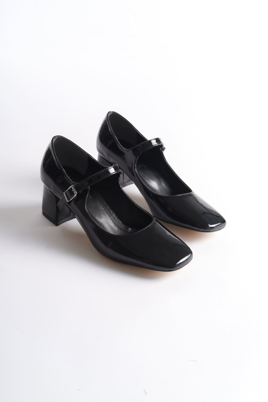 Siyah Rugan Topuklu Kadın Ayakkabı TR16MS01A