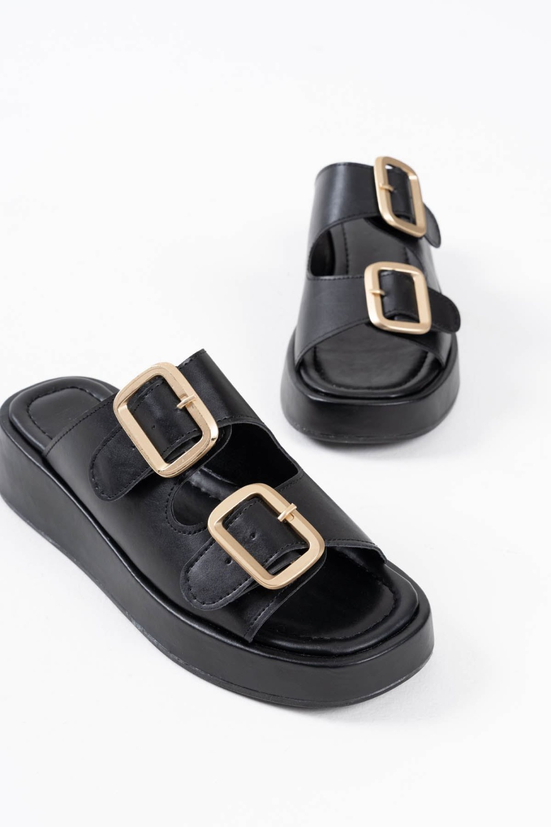 Siyah Cilt Tokalı Terlik TR17MY01A