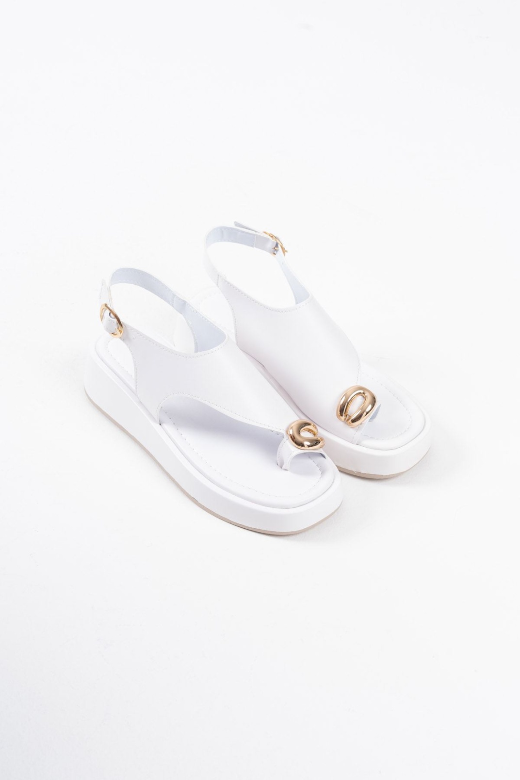Kadın Beyaz Cilt Toka Detaylı Sandalet TR17MY03B