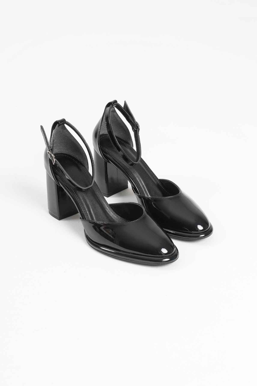 Siyah Rugan Kadın Topuklu Ayakkabı TR18MS04A