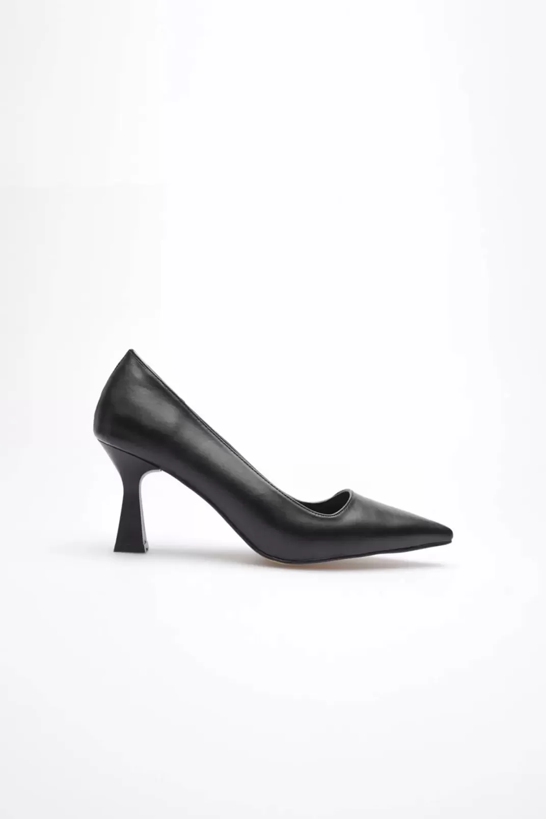 Siyah Sivri Burun Orta Topuklu Kadın Stiletto TR20MS02A
