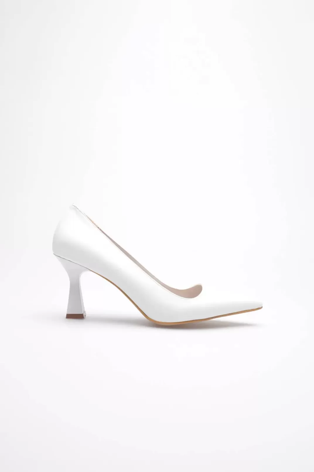 Beyaz Sivri Burun Orta Topuklu Kadın Stiletto TR20MS02B