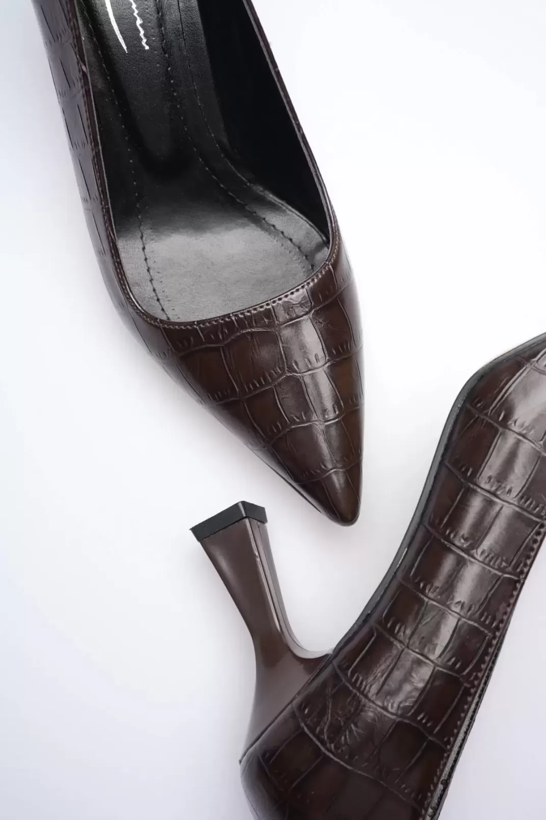 Acı Kahve Kroko Sivri Burun Orta Topuklu Kadın Stiletto TR20MS02G