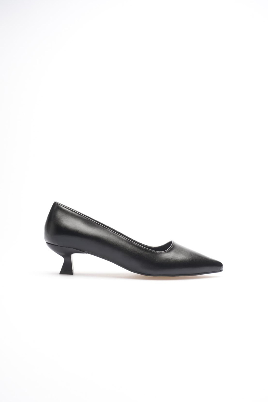 Siyah Kadın Günlük Kısa Topuklu Stiletto Ayakkabı TR20MS03A
