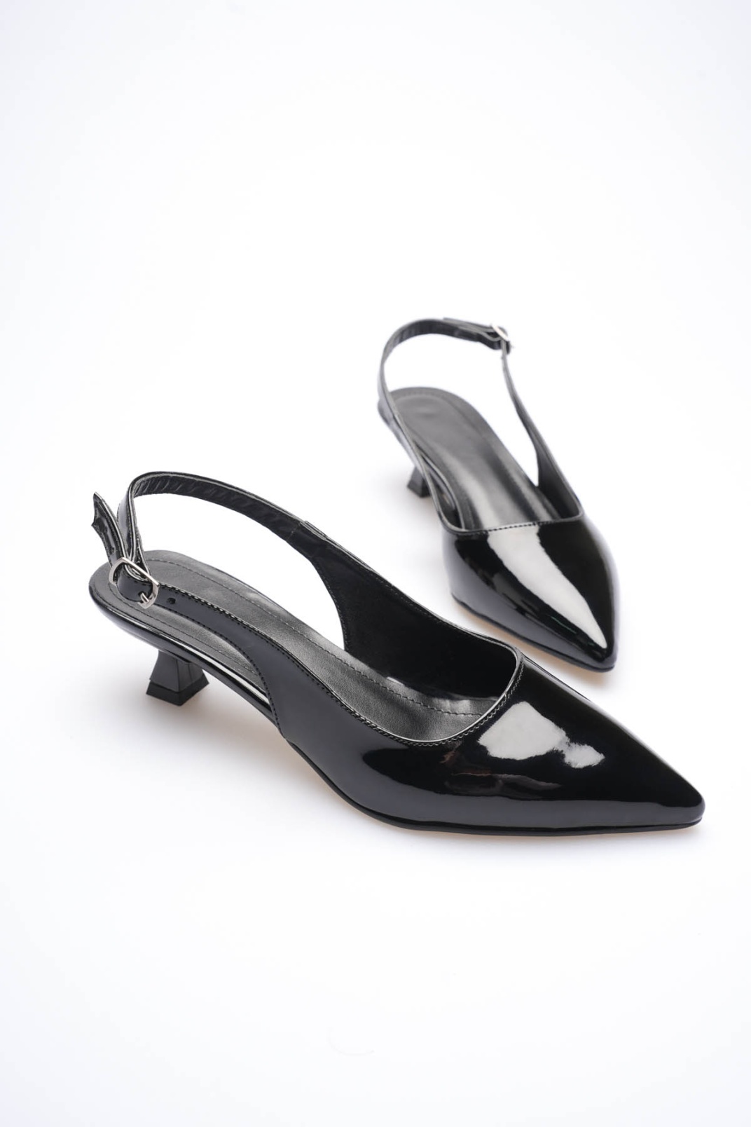 Kadın Siyah Rugan Sivri Burun Slingback Kısa Topuklu Ayakkabı TR20MS04E