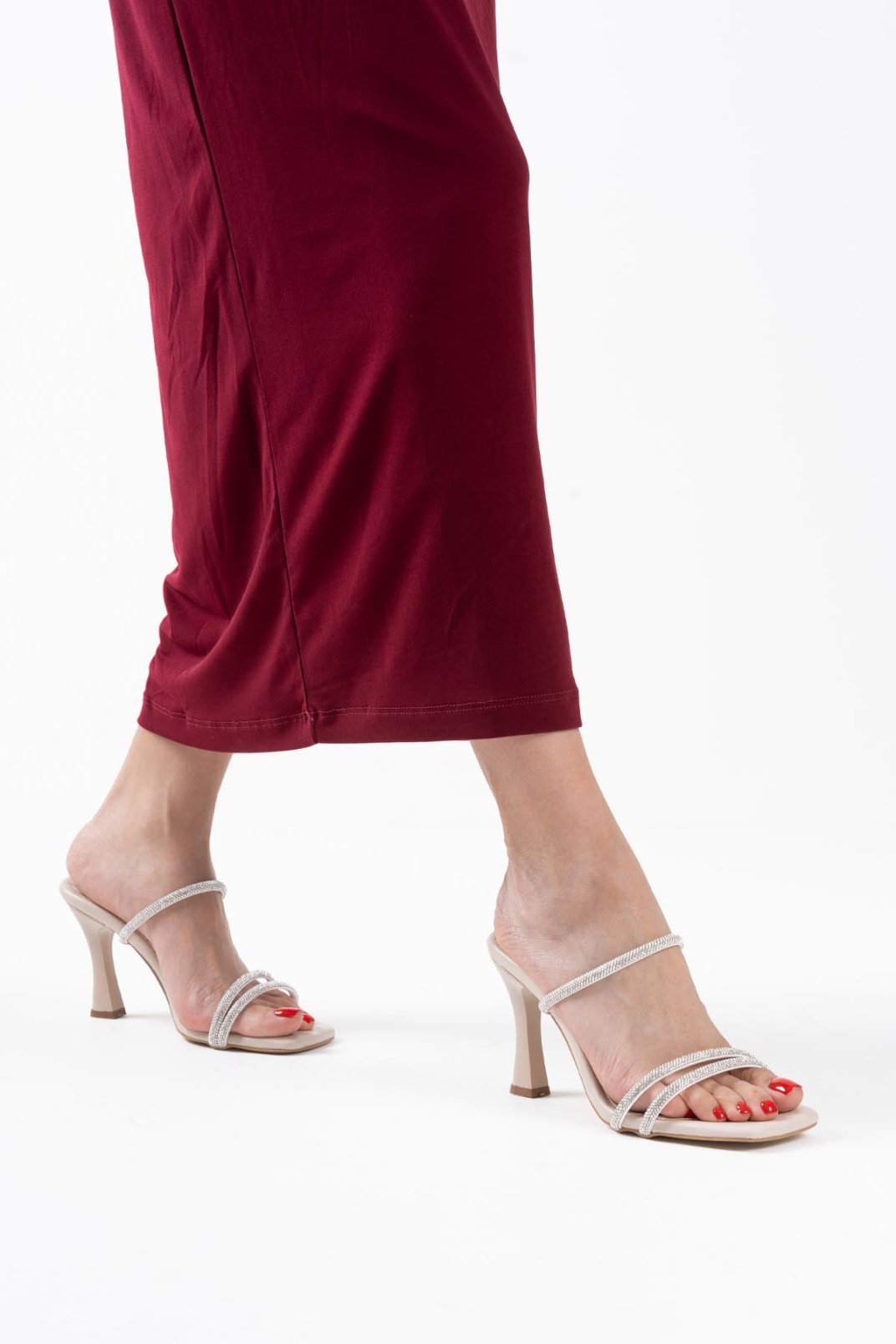 Bej Taşlı İnce Bantlı Kadın Topuklu Terlik TR20MY01C