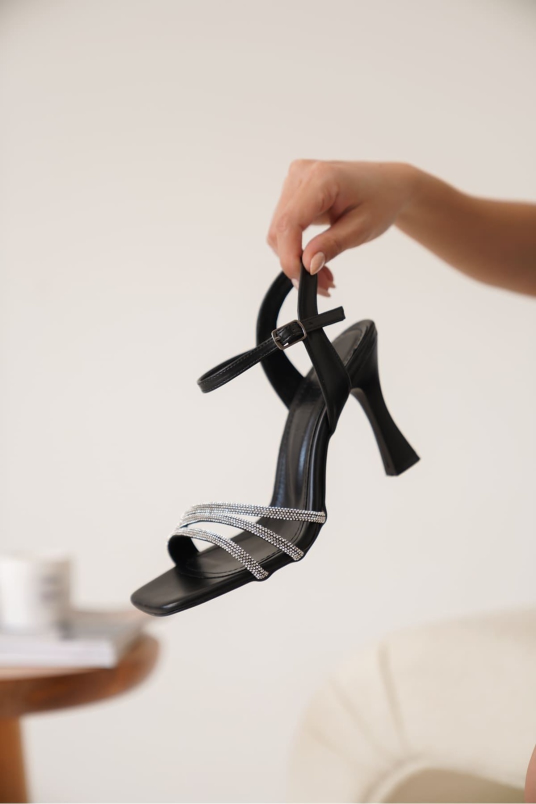 Siyah Kadın Taşlı Sandalet TR20MY15A