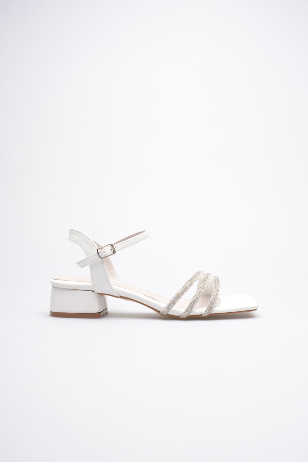 Kadın Beyaz Taş Detaylı Kalın Topuklu Şık Sandalet TR20MY26B