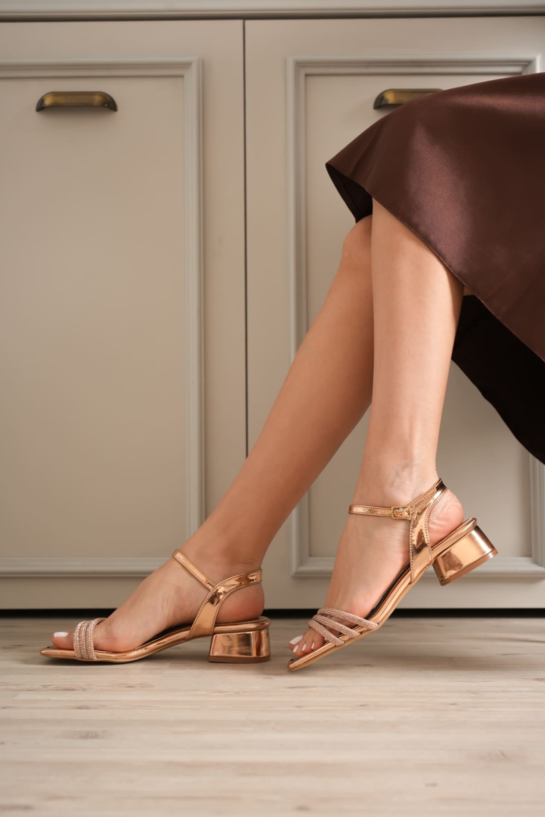 Kadın Rose Gold Taş Detaylı Kalın Topuklu Şık Sandalet TR20MY26F