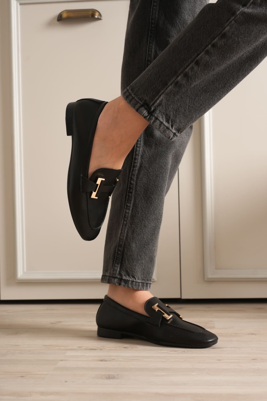 Kadın Siyah Şık Tokalı Günlük Ayakkabı TR27MS05A