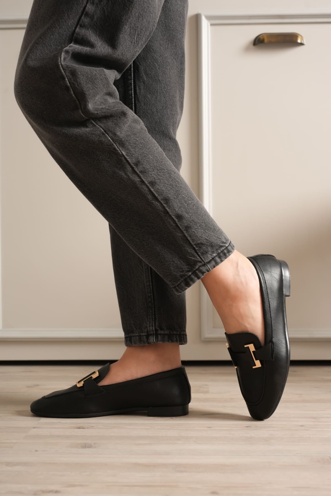 Kadın Siyah Şık Tokalı Günlük Ayakkabı TR27MS05A