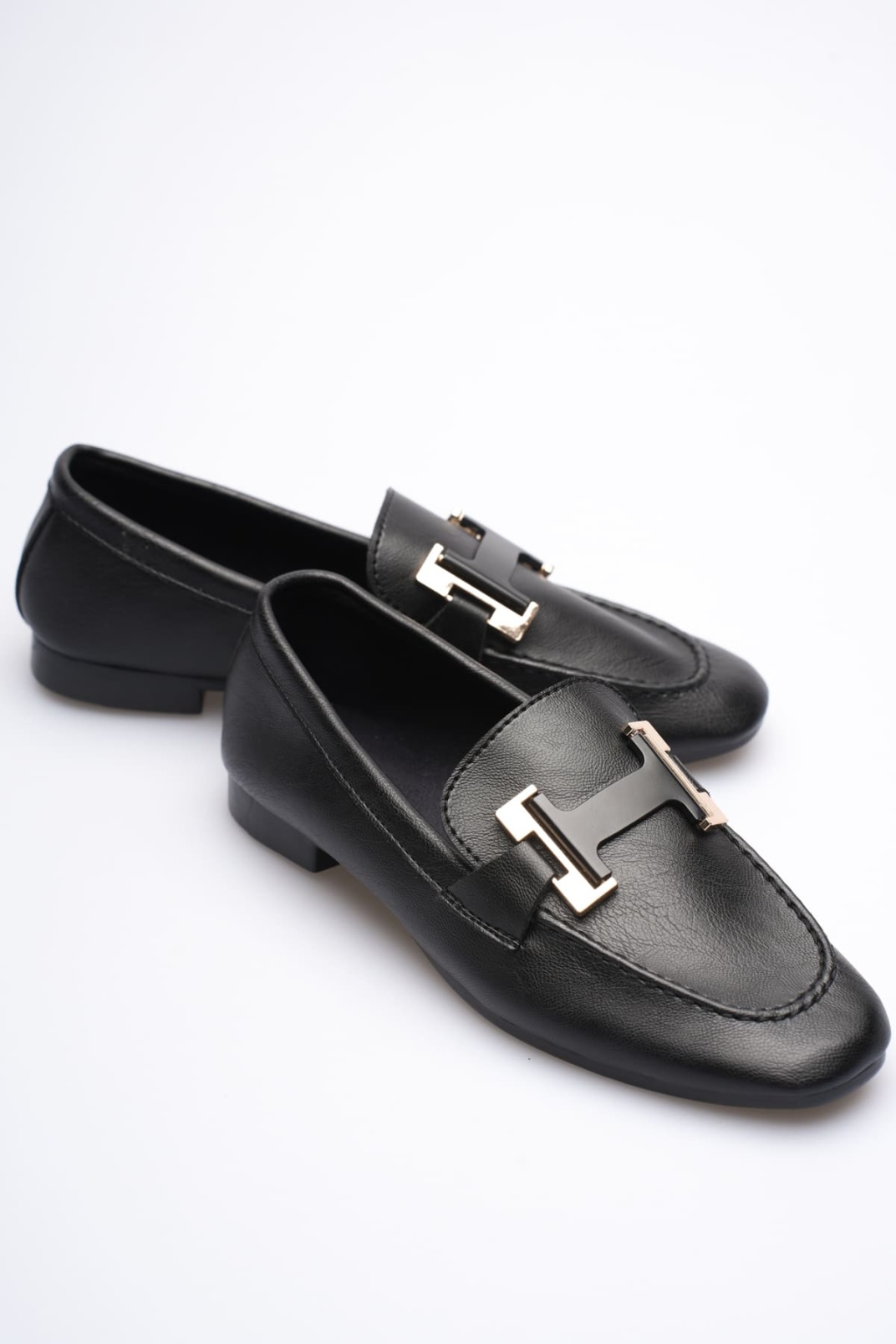 Kadın Siyah Şık Tokalı Günlük Ayakkabı TR27MS05A