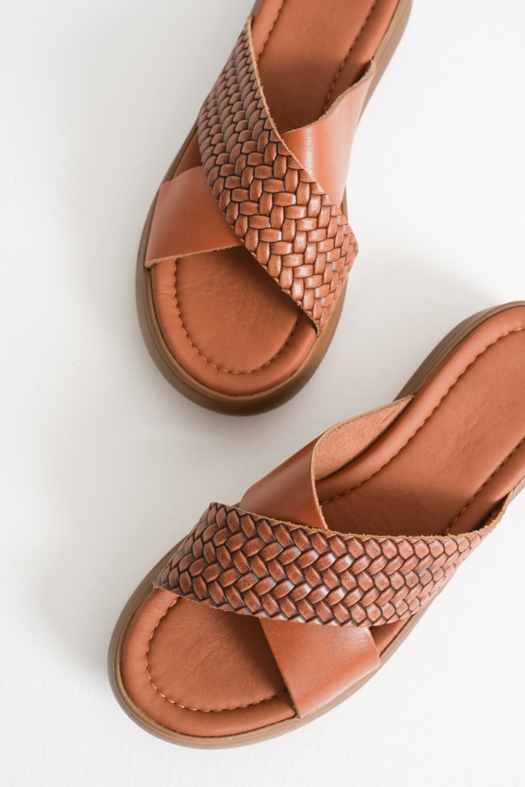 Taba Örgü Desenli Hakiki Deri Terlik TR31MY53L