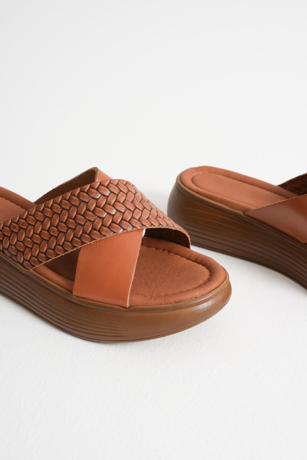 Taba Örgü Desenli Hakiki Deri Terlik TR31MY53L