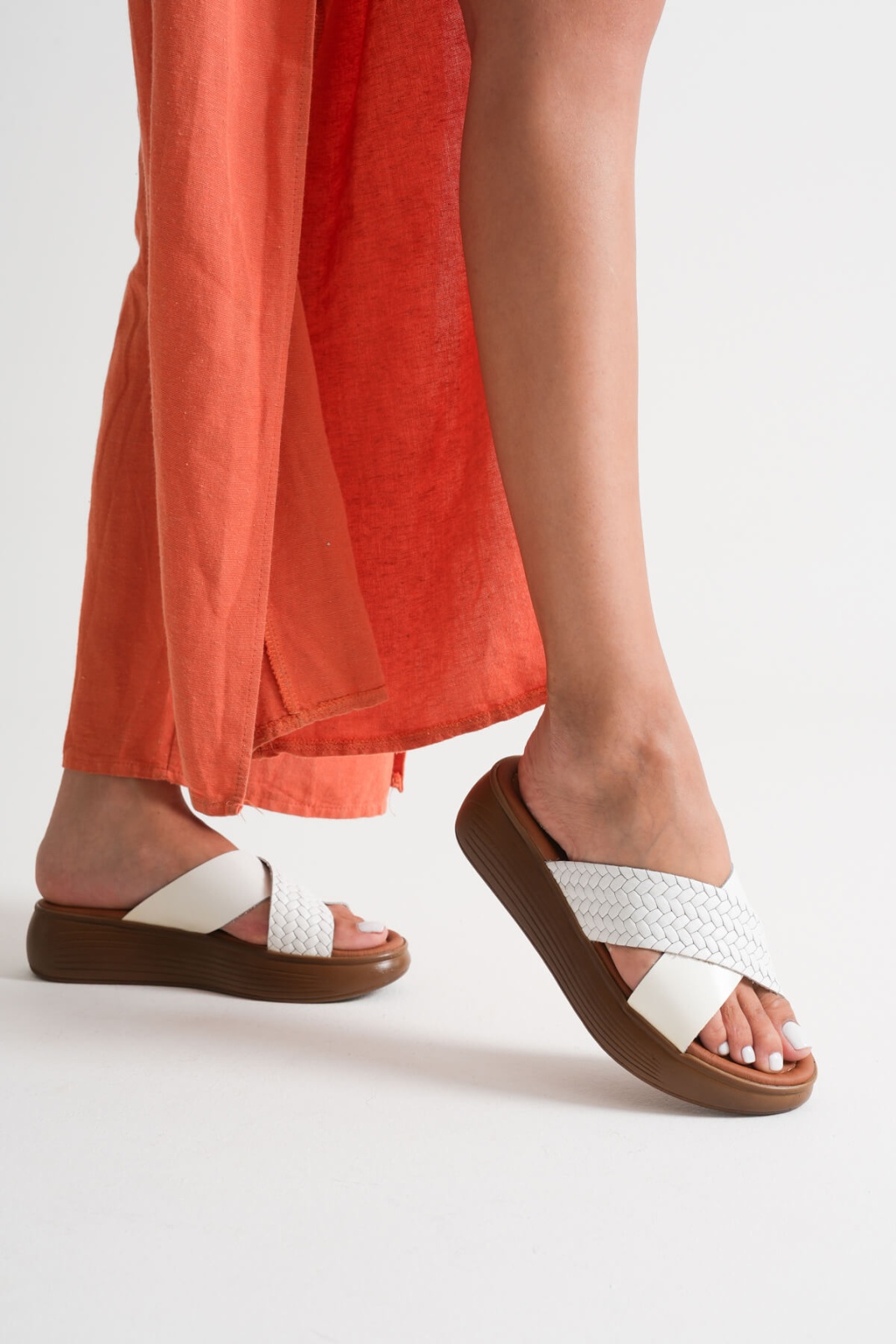 Beyaz Hakiki Deri Terlik TR31MY53M