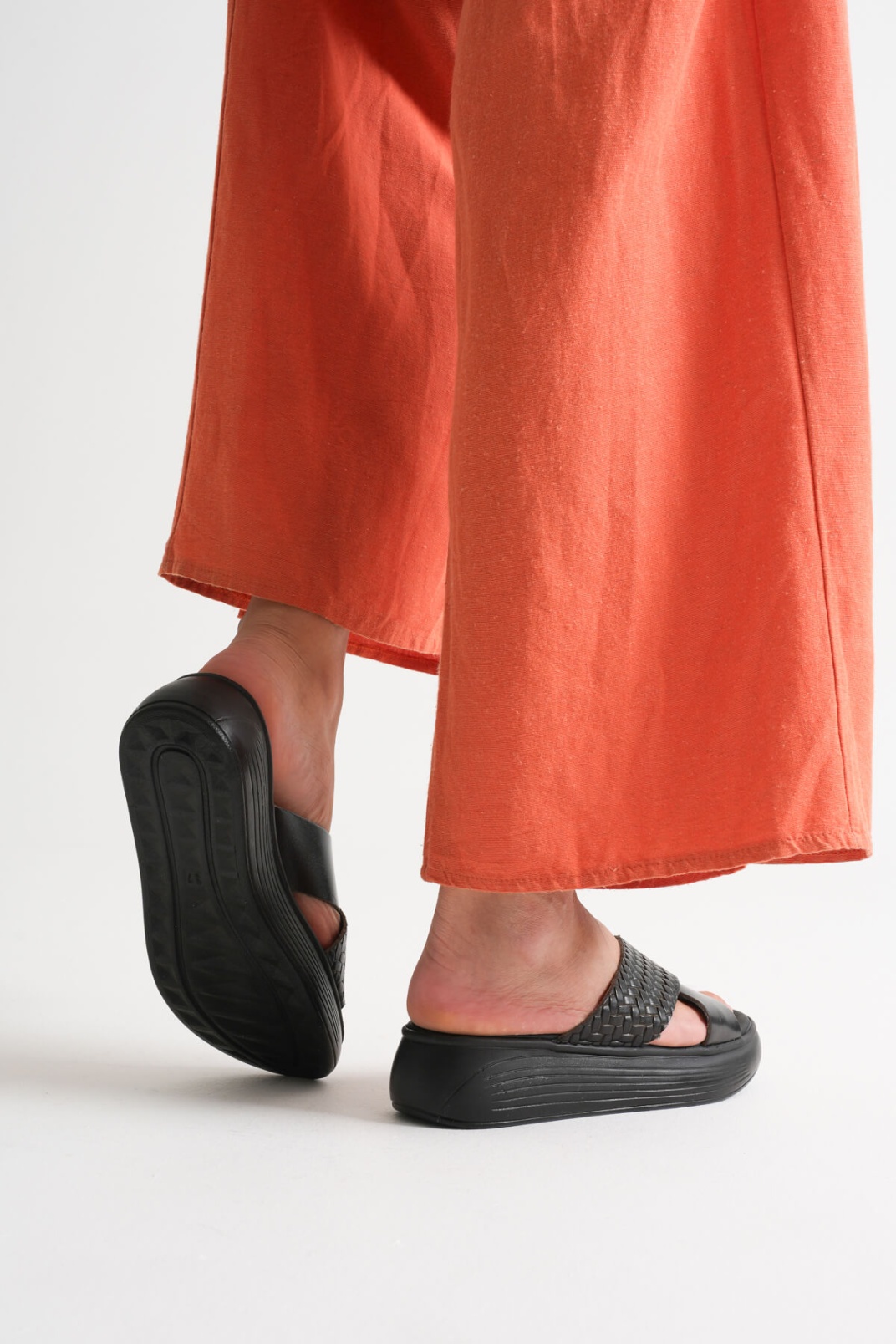 Siyah Hakiki Deri Terlik TR31MY53N