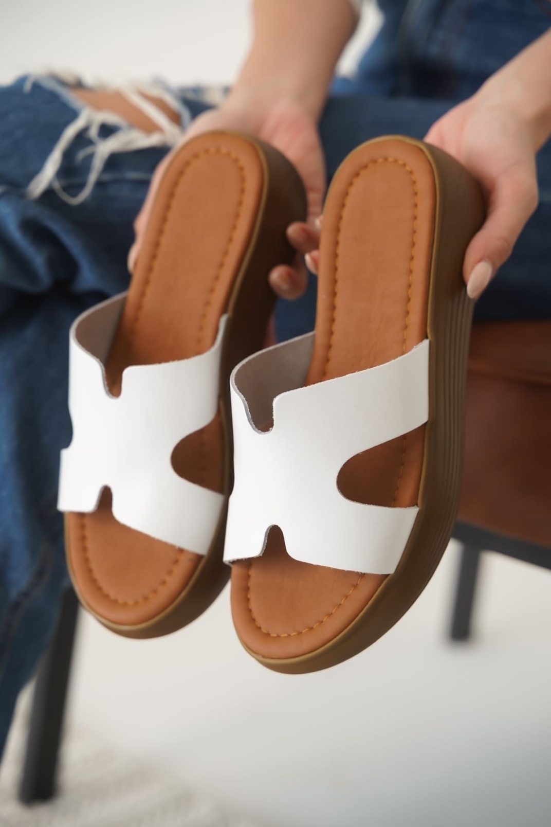 Beyaz Hakiki Deri Terlik TR31MY54B