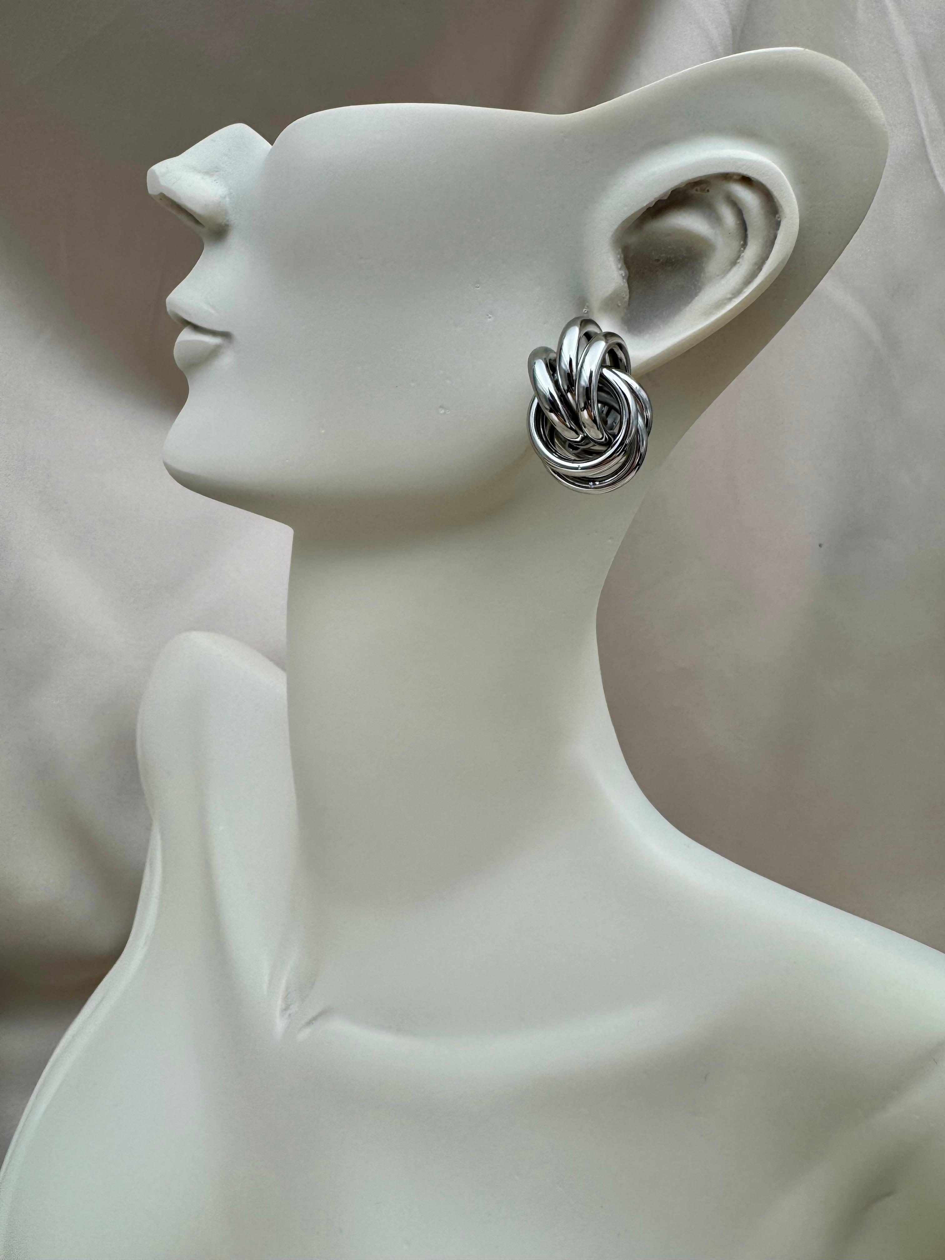 Gümüş Renk Kalın Halka Zincir Detaylı Küpe