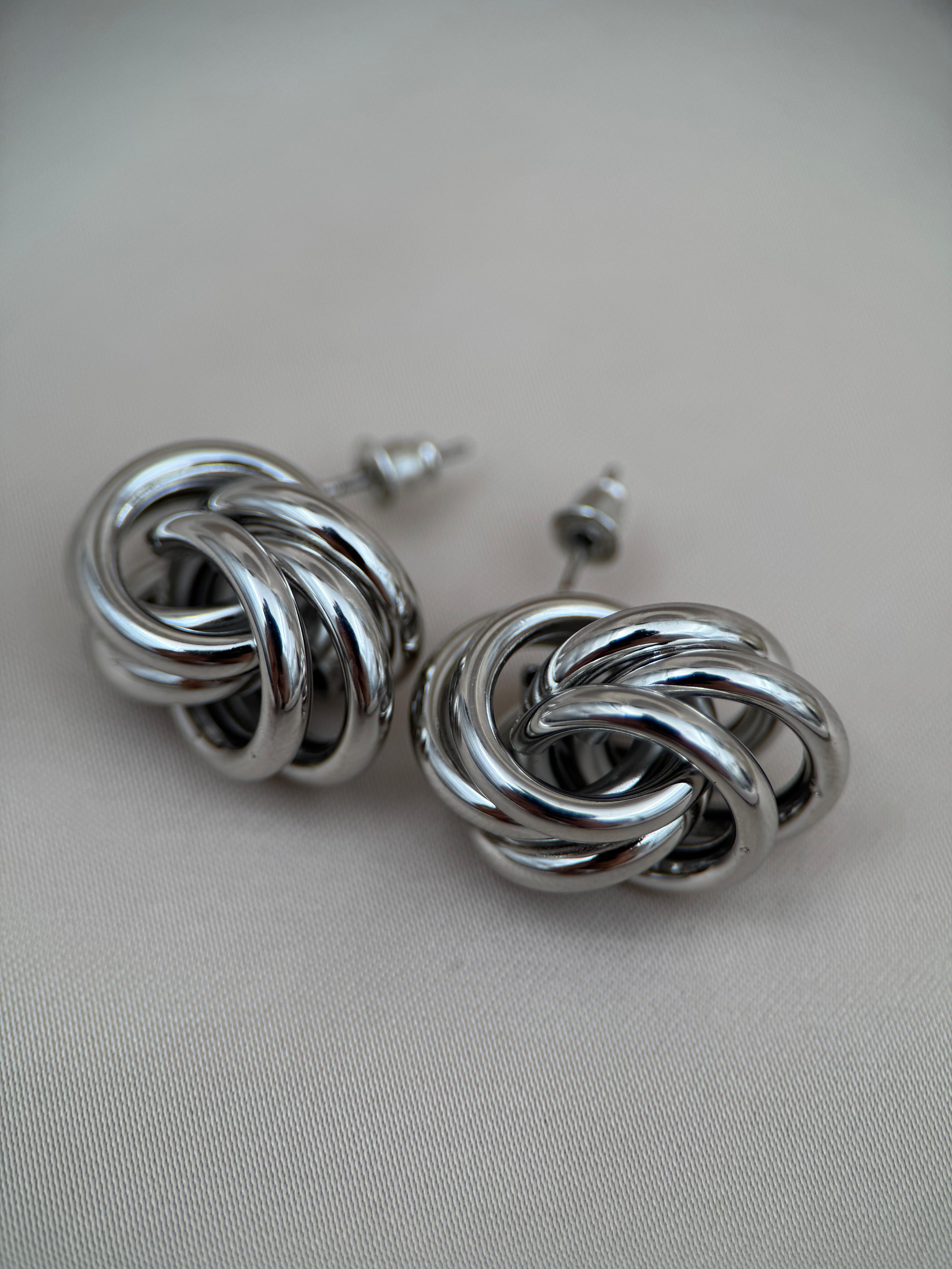 Gümüş Renk Kalın Halka Zincir Detaylı Küpe