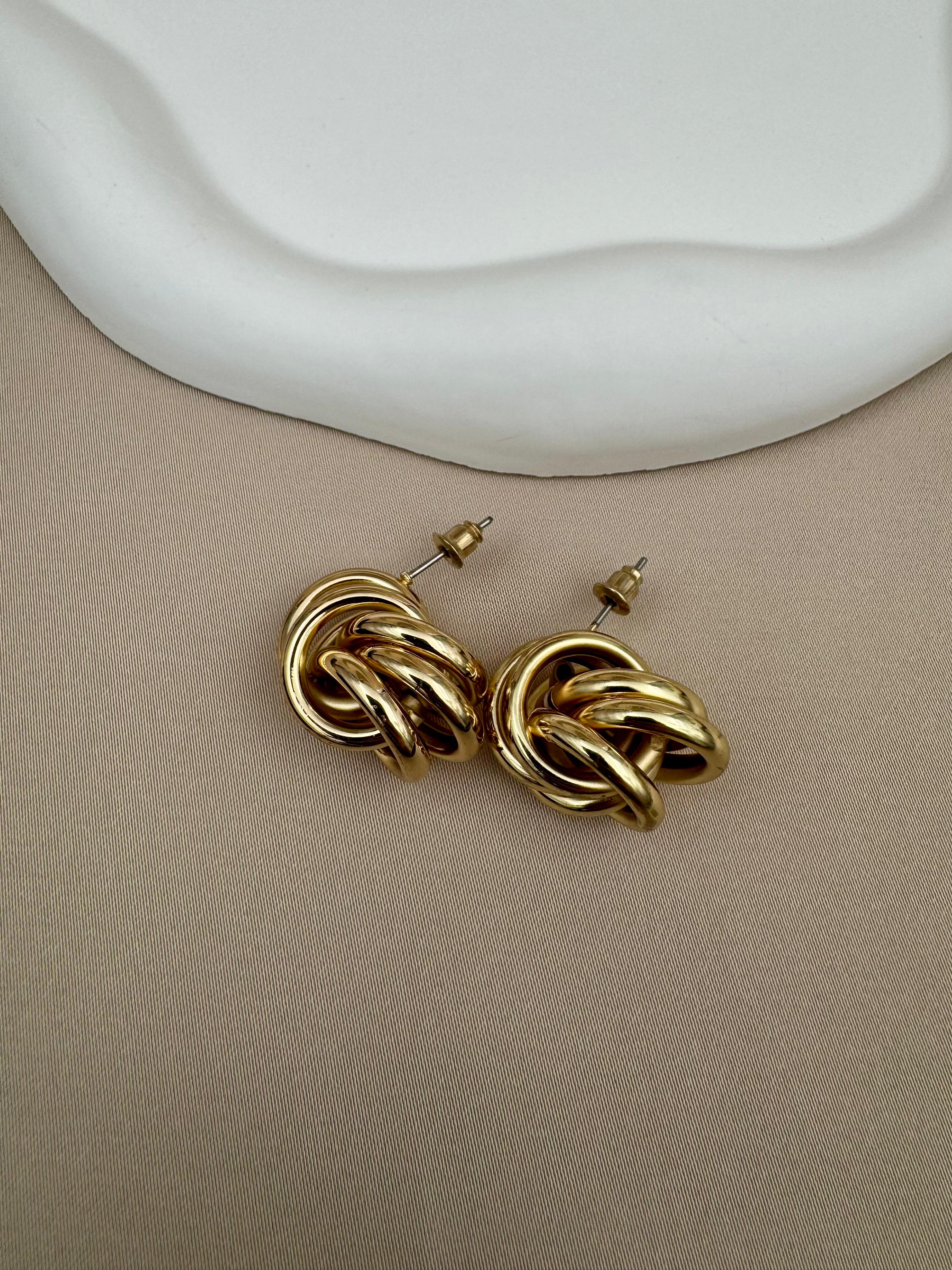 Gold Renk Kalın Halka Zincir Detaylı Küpe