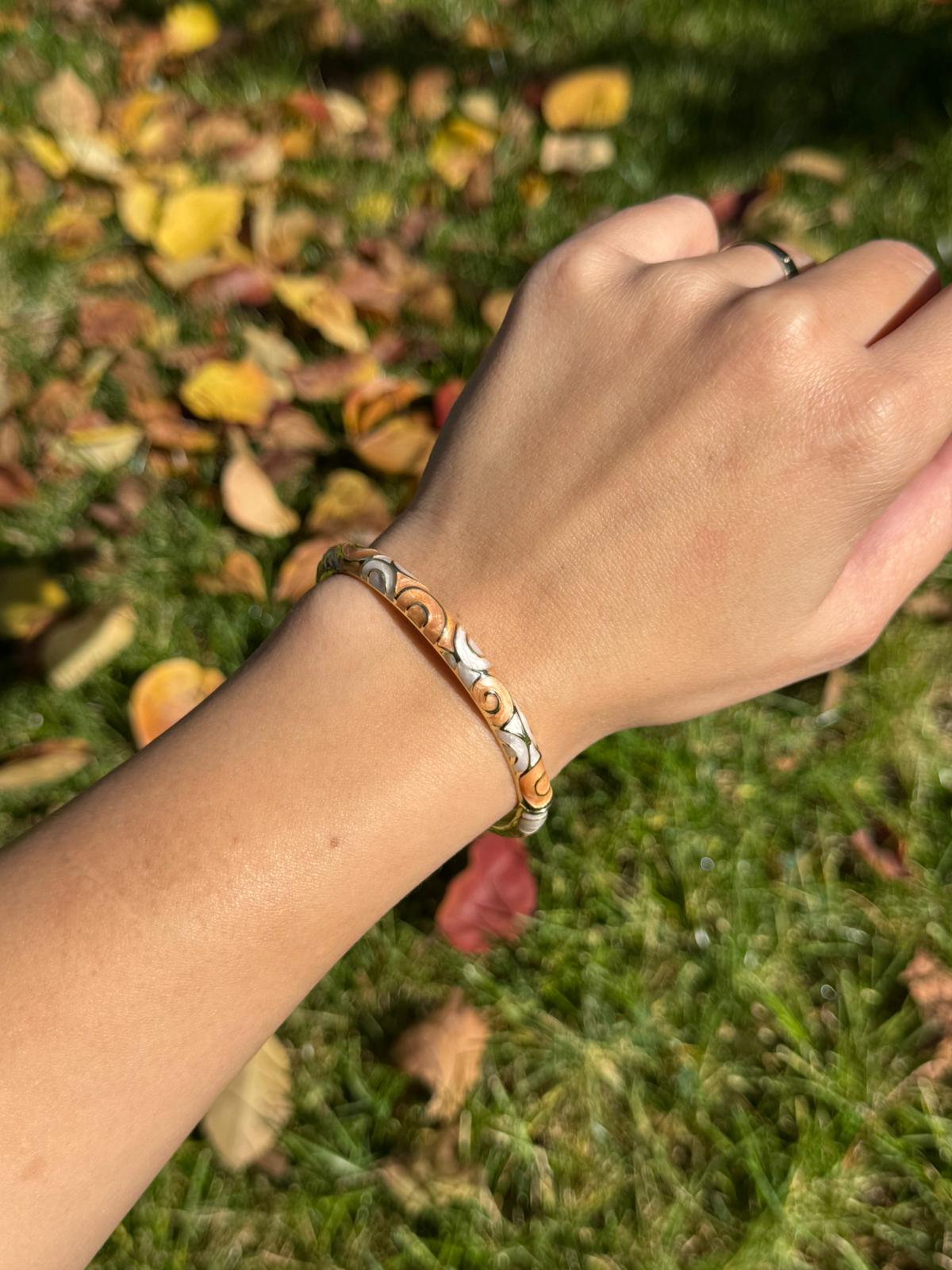 Gold ve Beyaz Desenli Emaye Tasarım Bileklik