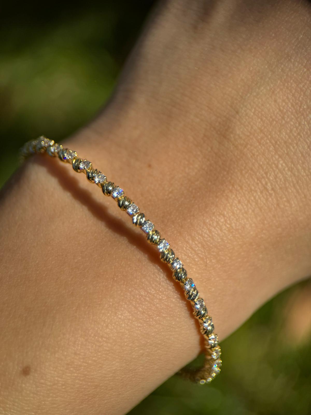 Gold Renk Dorikalı Zarif Taşlı Ayarlanabilir Çelik Bileklik