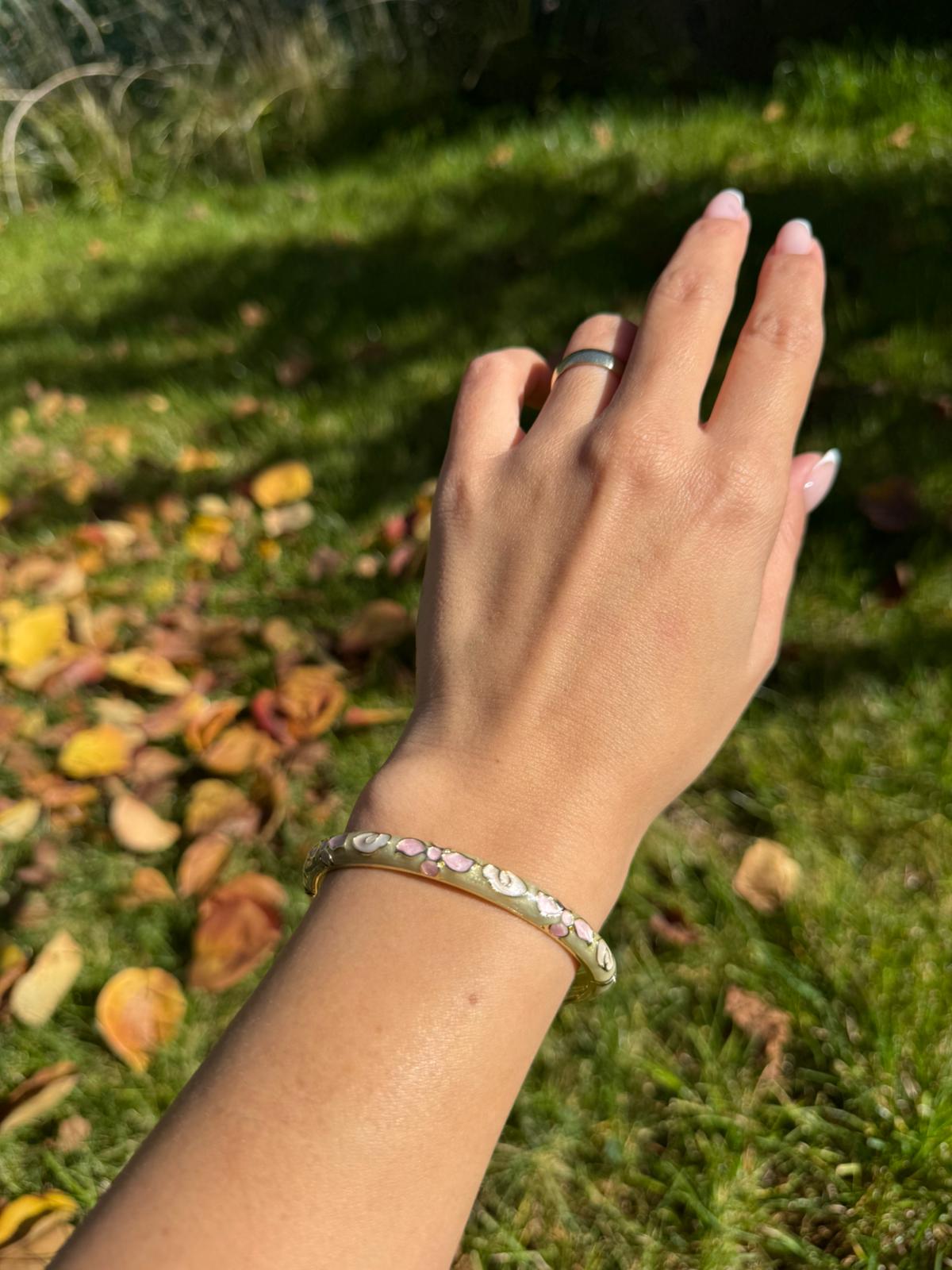 Çelik Üzeri Mine İşlemeli Pastel Renkli Zarif Bilezik