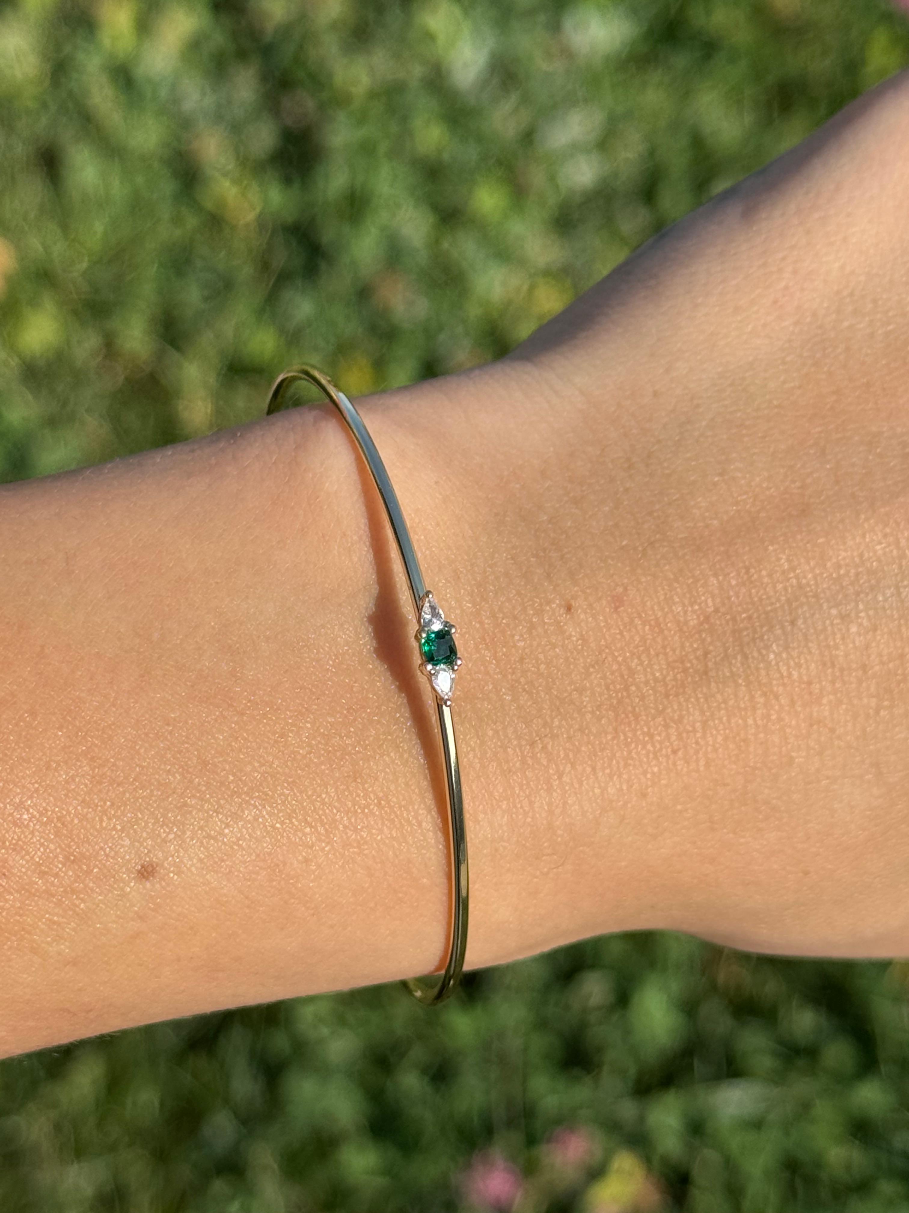 Yeşil Taş Detaylı Zarif Ayarlanabilir Gold Bileklik