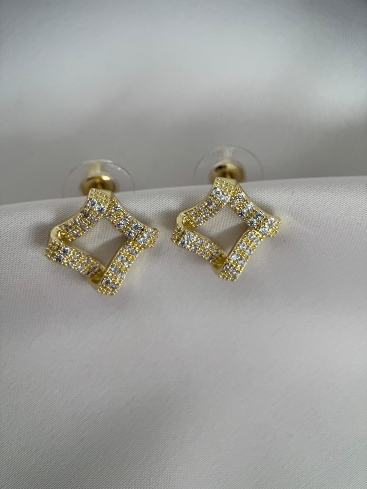 VIP Kare Form Gold Renk Zirkon Taşlı Çelik Küpe