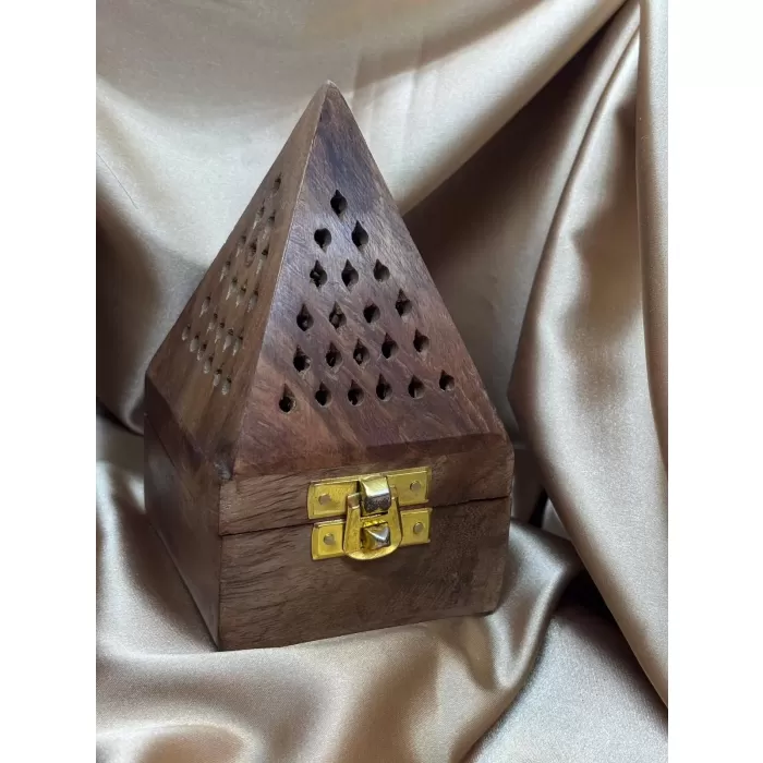 Piramit Ahşap Tütsülük