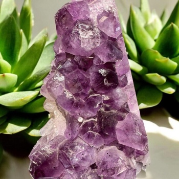 AMETİST DEKORATİF HAM TAŞ (2.981 GR) (13*21 cm)