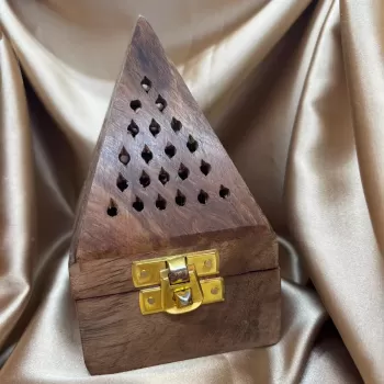 Piramit Ahşap Tütsülük