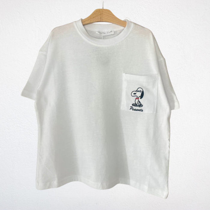 Beyaz Snoopy İşlemeli Cepli Tişört