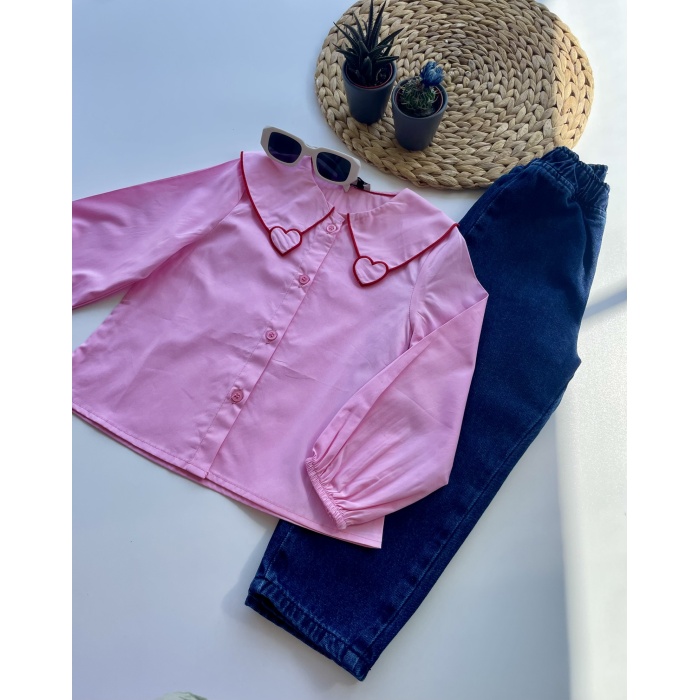 Kalp Detaylı Pembe Gömlek ve Koyu Mavi Kot Pantolon Takım