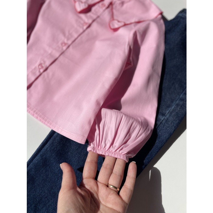 Kalp Detaylı Pembe Gömlek ve Koyu Mavi Kot Pantolon Takım