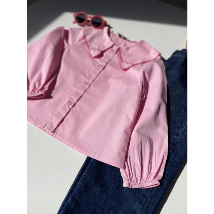 Kalp Detaylı Pembe Gömlek ve Koyu Mavi Kot Pantolon Takım