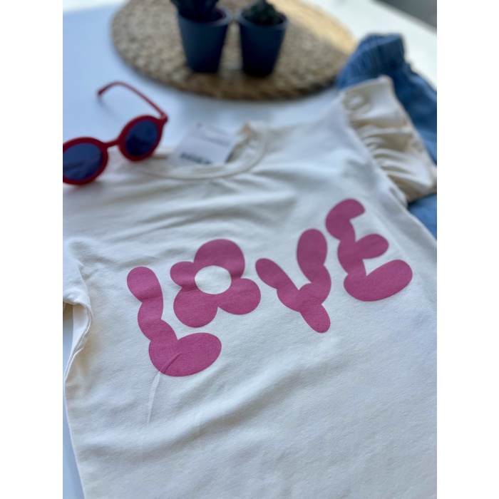 LOVE Baskılı Krem Tişört ve Kot Pantolon Kombini