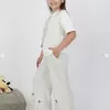 Kız çocuk çiçek nakışlı - keten- bağcıklı - yelek- kısa kol - bebe yaka- çiçek dalı nakışlı - tişört- beli lastikli- bol paça -paça kısmı çiçek nakışlı pantolon takım