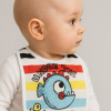 Erkek Bebek Under The Yazılı Mama Önlüğü