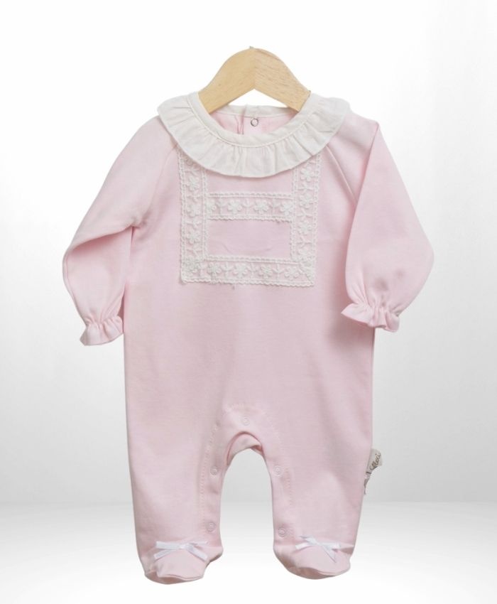 Kız bebek yakalı ve fisto detaylı ayaklı tulum - pembe renk - fistolu - yaka kısmı fırfırlı - ayaklı -2-6 ay