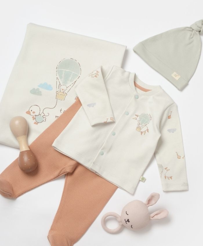 Unisex uçan balon baskılı önden çıtçıtlı üst waffle kumaşlı ayaklı alt pantolonlu battaniyeli zıbın seti
