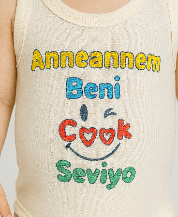 Ünisex Anneannem Beni Çok Seviyor Yazılı Sıfır Kollu Çıtçıtlı Bady