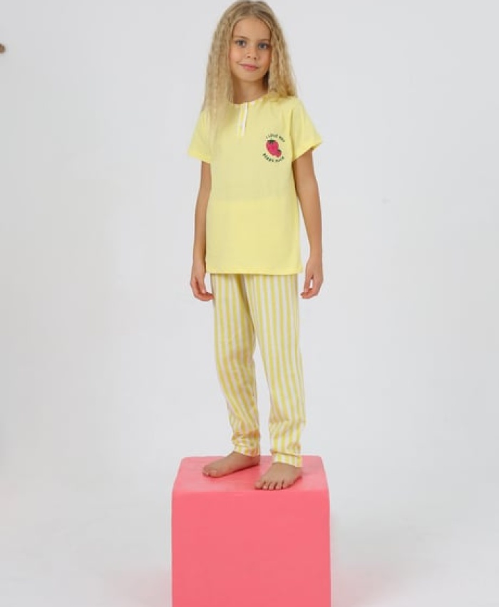 Kız Çocuk I Love You Berry Much Yazılı Çilek Baskılı Sarı Renk Pijama Takımı