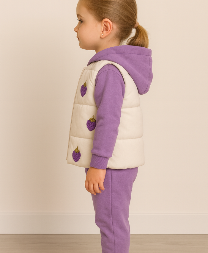 Kız Bebek çilek nakışlı kapşonlu yelekli mor renk eşofman takım