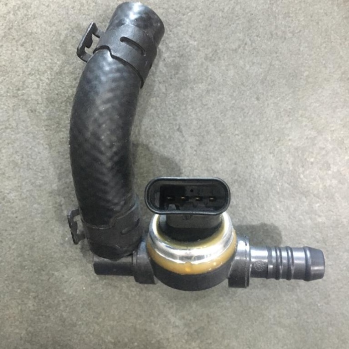 Yakıt Basınç Müşürü (VW)(04B906054)(AUDI SKODA)(2.0TDI)