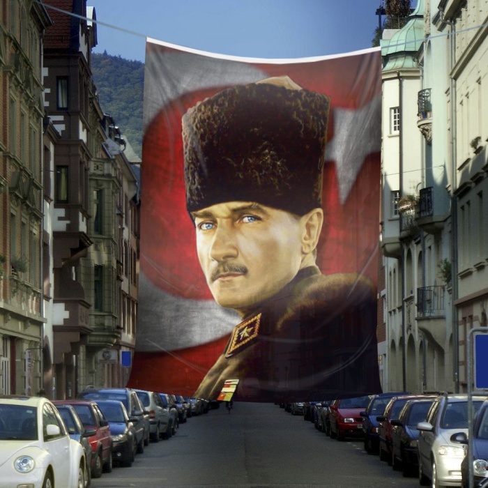 Kalpaklı Gazi Mustafa Kemal Atatürk Ay Yıldız Türk Bayraklı Poster Tören Kutlama Cephe Bayrağı ATA37