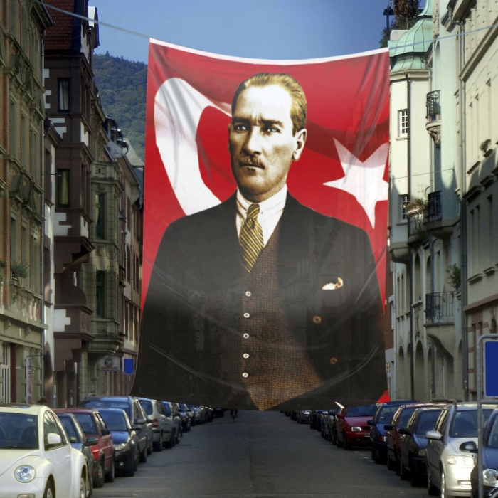 Ay Yıldız Önünde Takım Elbiseli Sivil Gazi Mustafa Kemal Atatürk - Portre - Portre Cephe Poster Bayrak ATA40