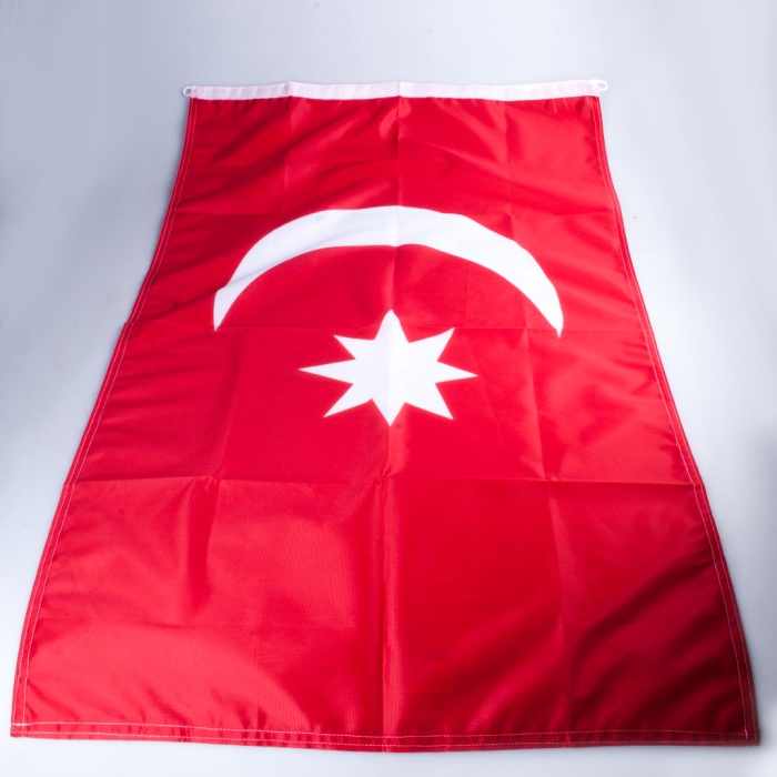 Ay yıldız Bayrak Yanında Kalpaklı Atatürk Bayrağı Dış Cephe Poster ATA50