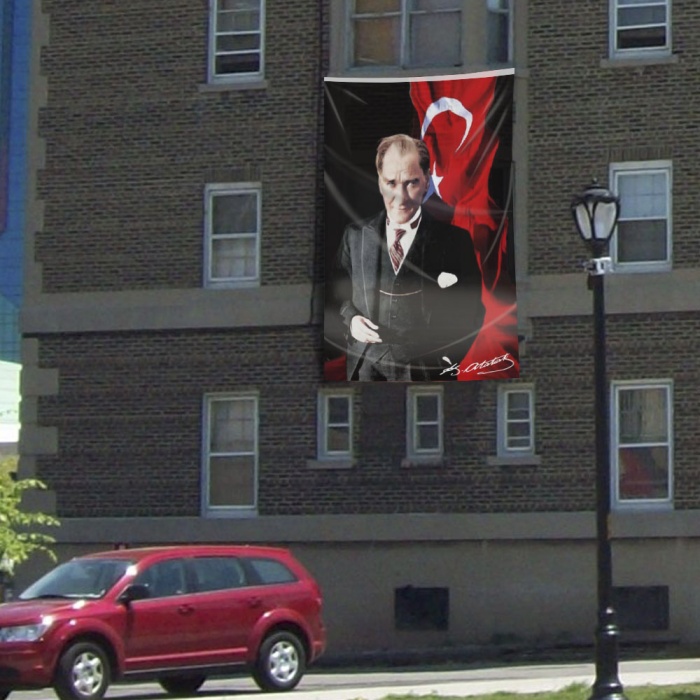 Türk Bayrağı Önünde Dik Duran Mustafa Kemal Atatürk Bayrağı ATA51